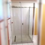 Radaway NES KDS II keret nélküli zuhanykabin oszlopzsanéros nyílóajtóval